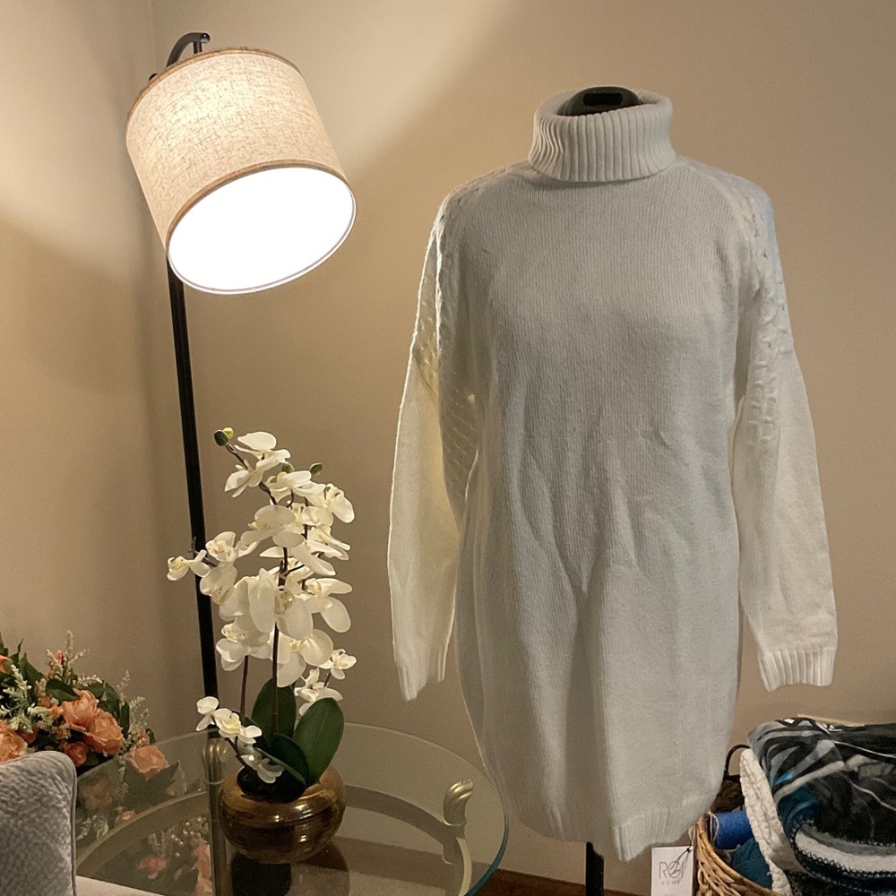 Versona Cream Turtleneck Sweater